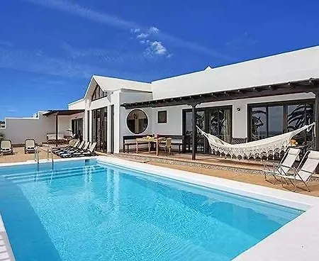 ヴィラ Sleeps 8 Pool Wifi *